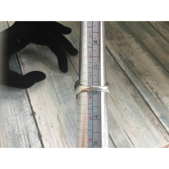 Large Silver Rhinestone Ring 7 1/2 - Picture 5 of 5